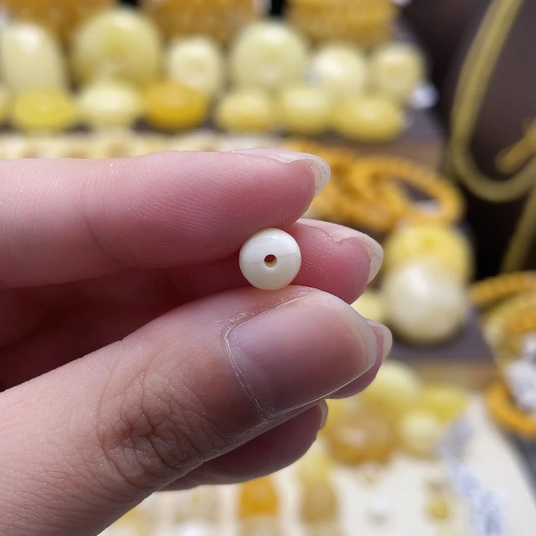 琥珀未镶嵌裸石6.9*6.0mm