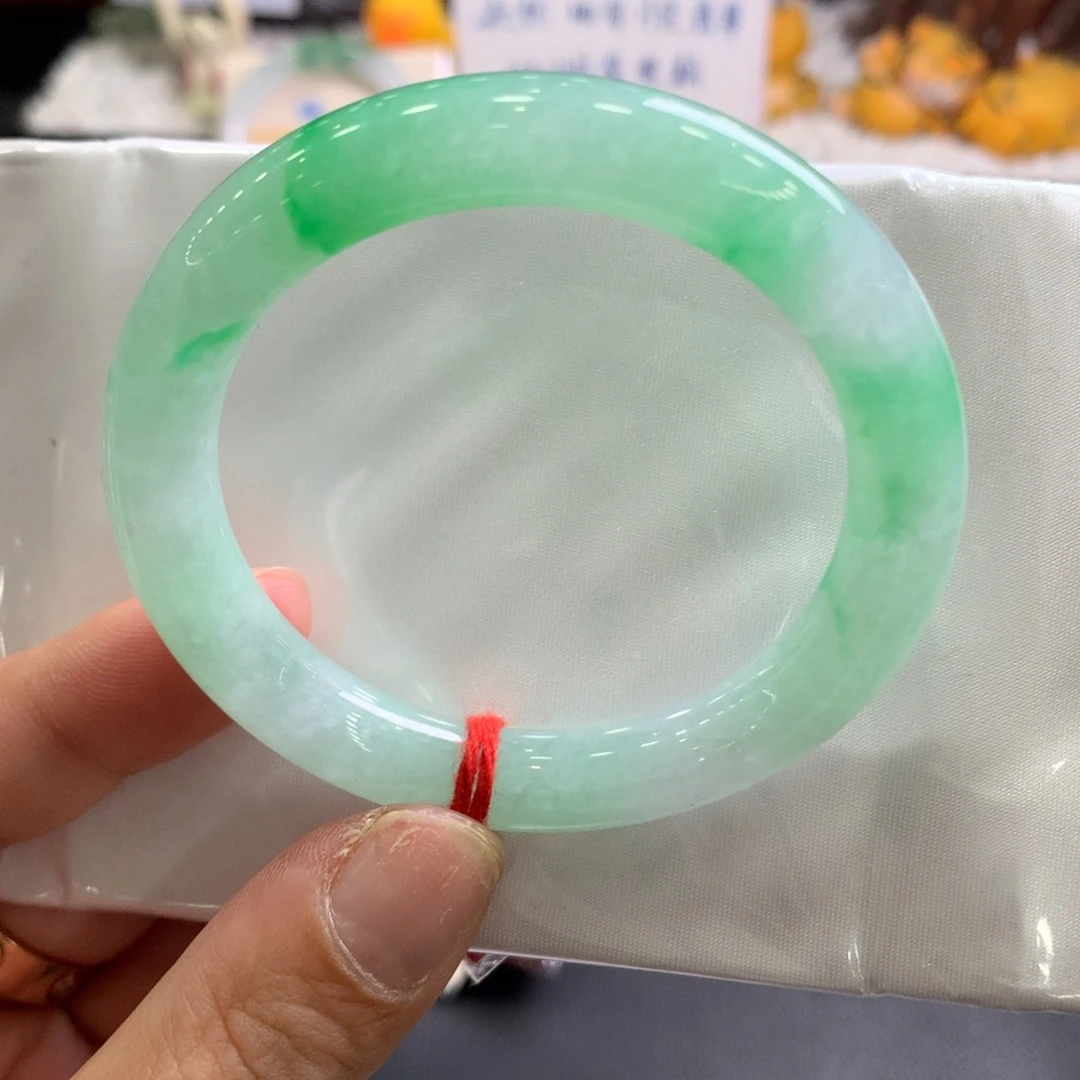 翡翠未镶嵌手镯50.6圆条（有纹裂）