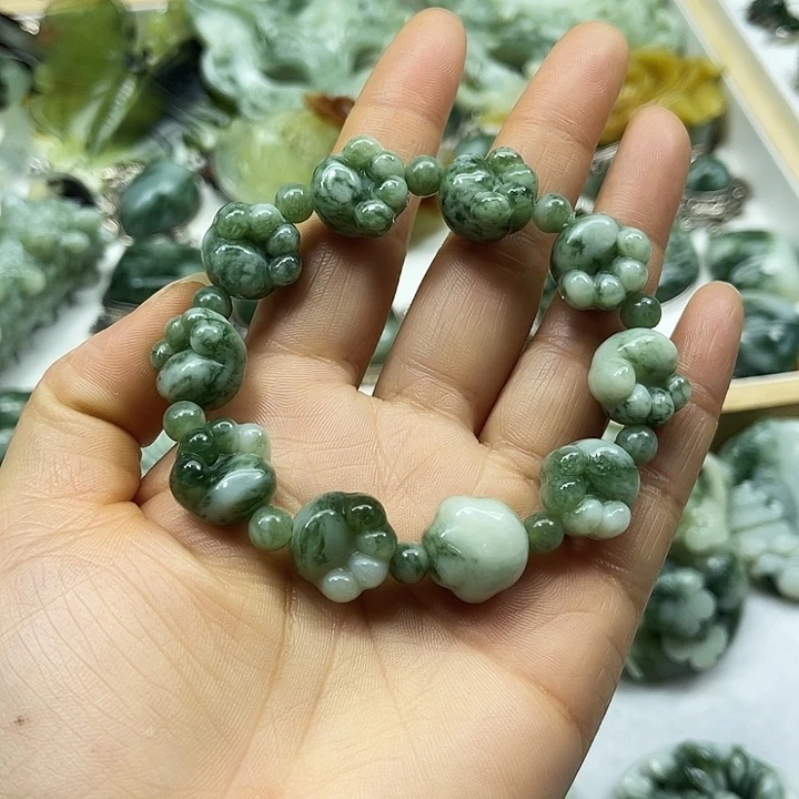 透闪石-蛇纹石玉未镶嵌颈饰