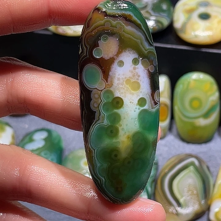 玛瑙/玉髓未镶嵌珠宝奇石