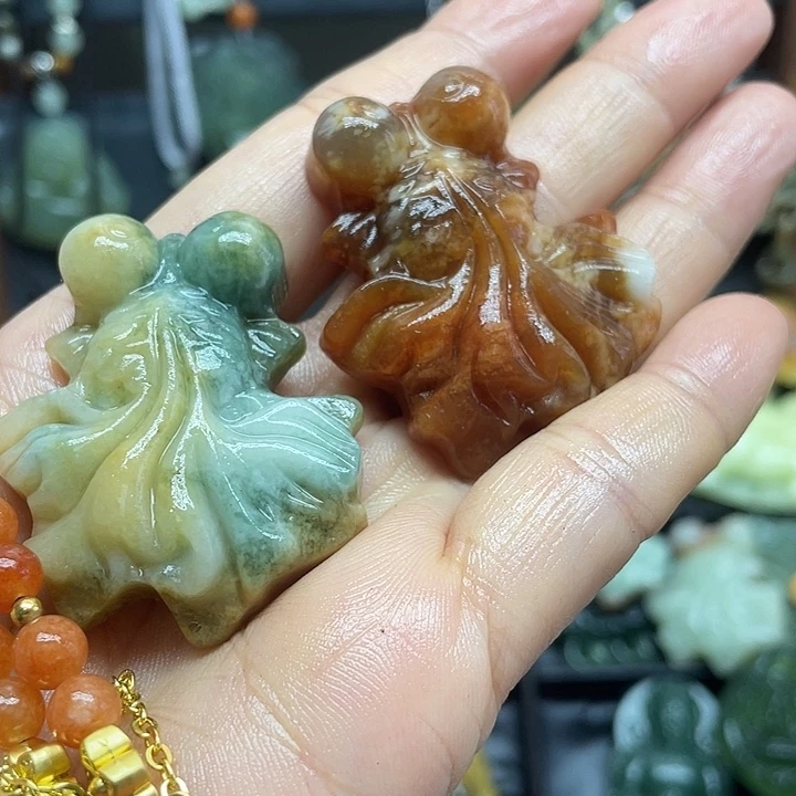 未镶嵌蛇纹石玉颈饰为**候