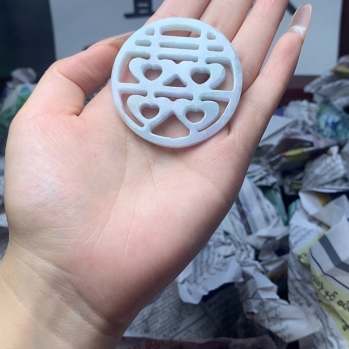 翡翠未镶嵌颈饰喜牌