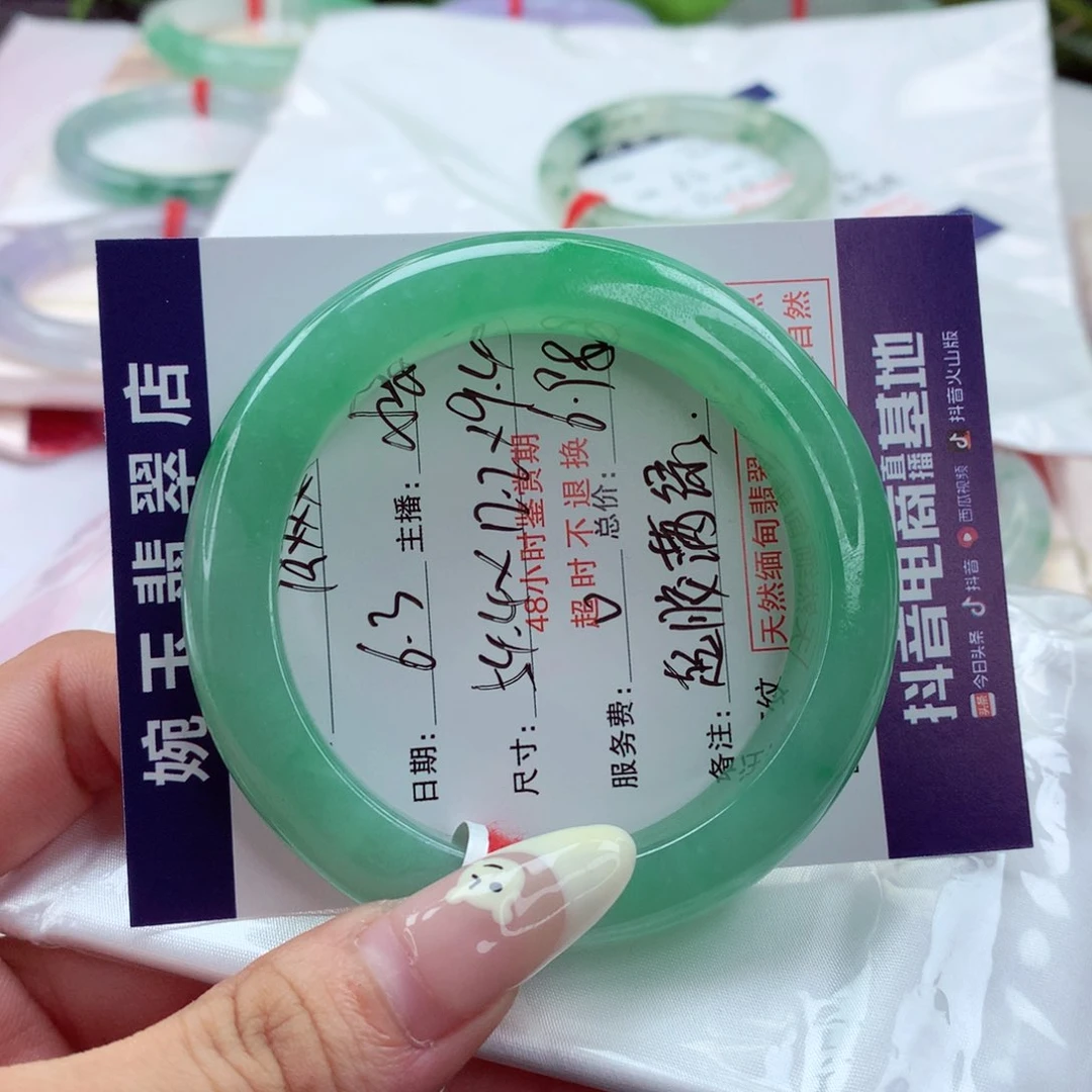 翡翠手镯未镶嵌T****a起胶满绿 吸睛亮眼 小柒