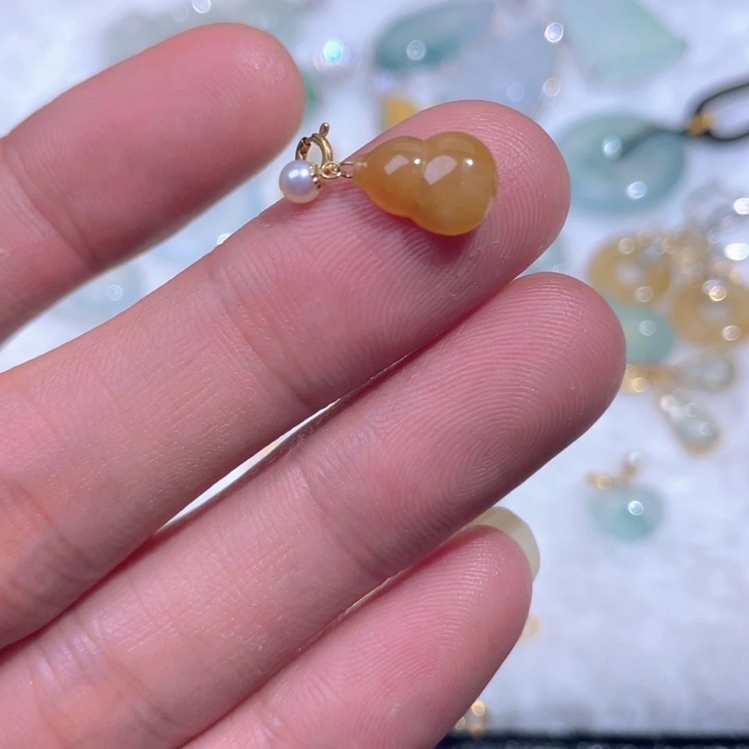 翡翠18K金镶嵌颈饰翡翠