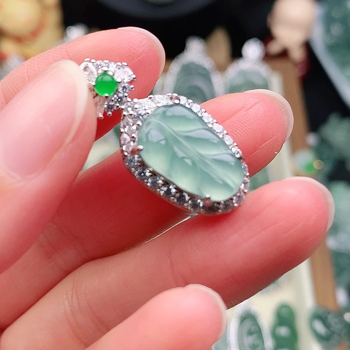 颈饰未镶嵌翡翠吊坠