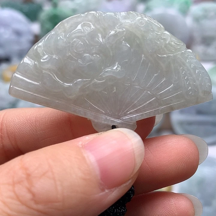 翡翠未镶嵌颈饰善解人意福利