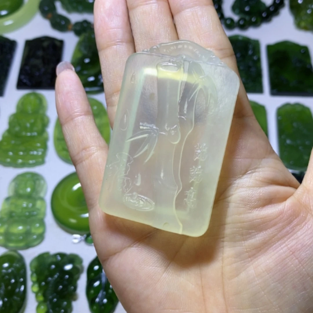 【闪购商品】未镶嵌蛇纹石玉颈饰石****香