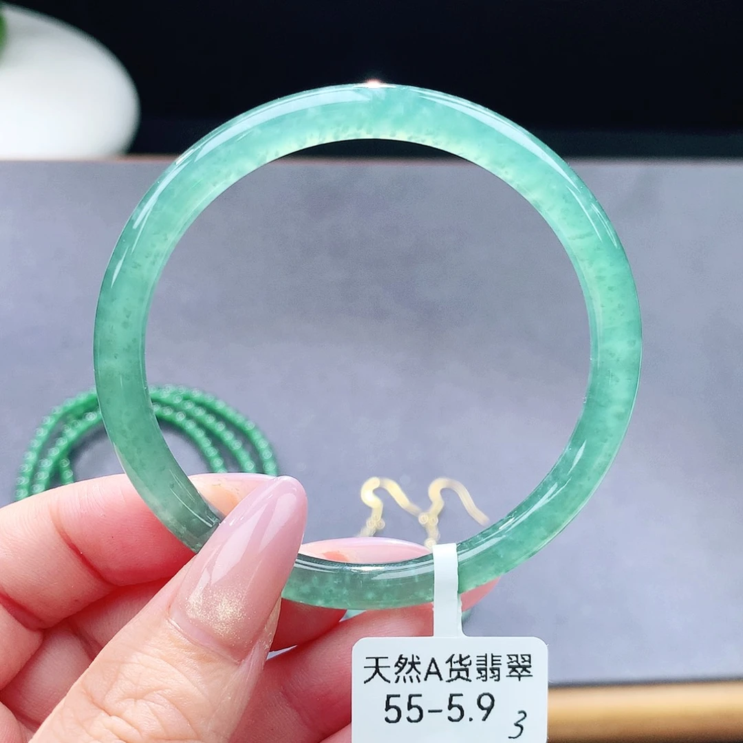未镶嵌手镯（圆镯）翡翠