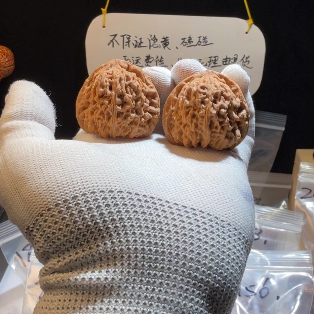 A***y文玩核桃吊坠6号，43万字瘪肚三角