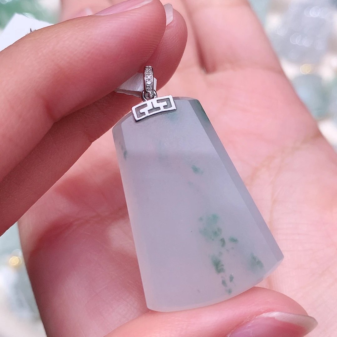 颈饰18K金镶嵌翡翠不*糖