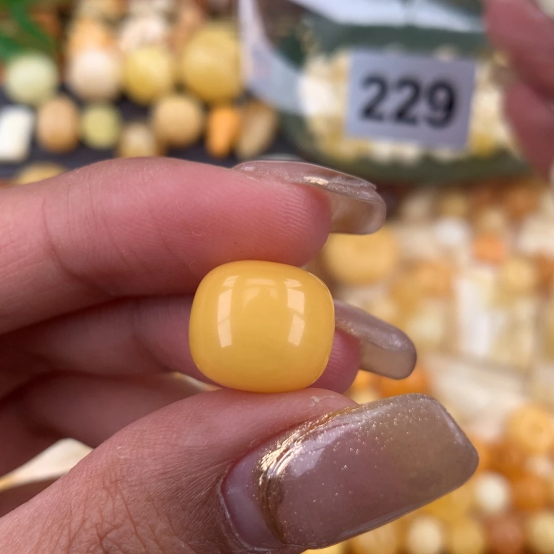 琥珀珠宝奇石未镶嵌12.7