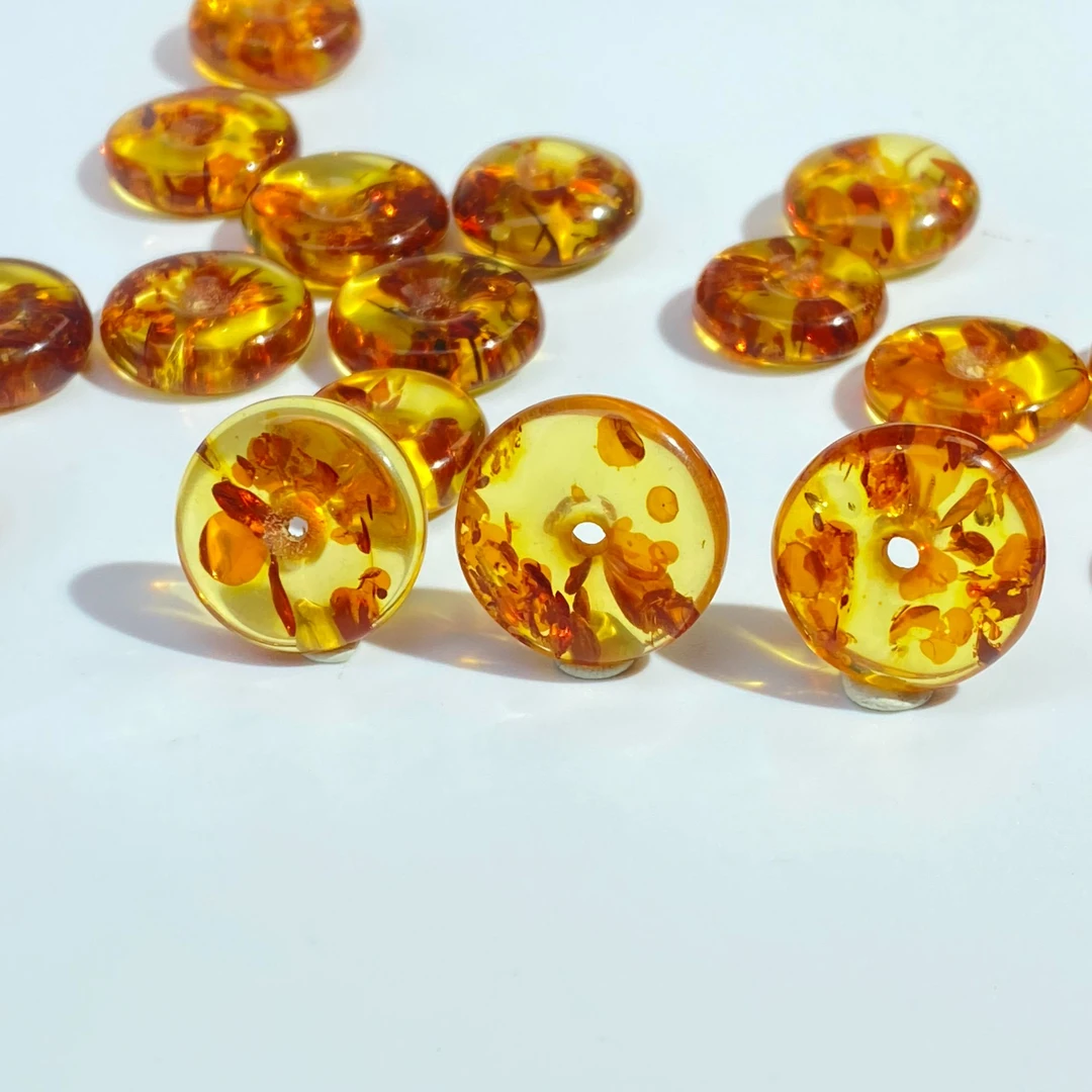 新人开播福利：俄罗斯天然净水花珀平安扣1克左右可挑（多样性发一）