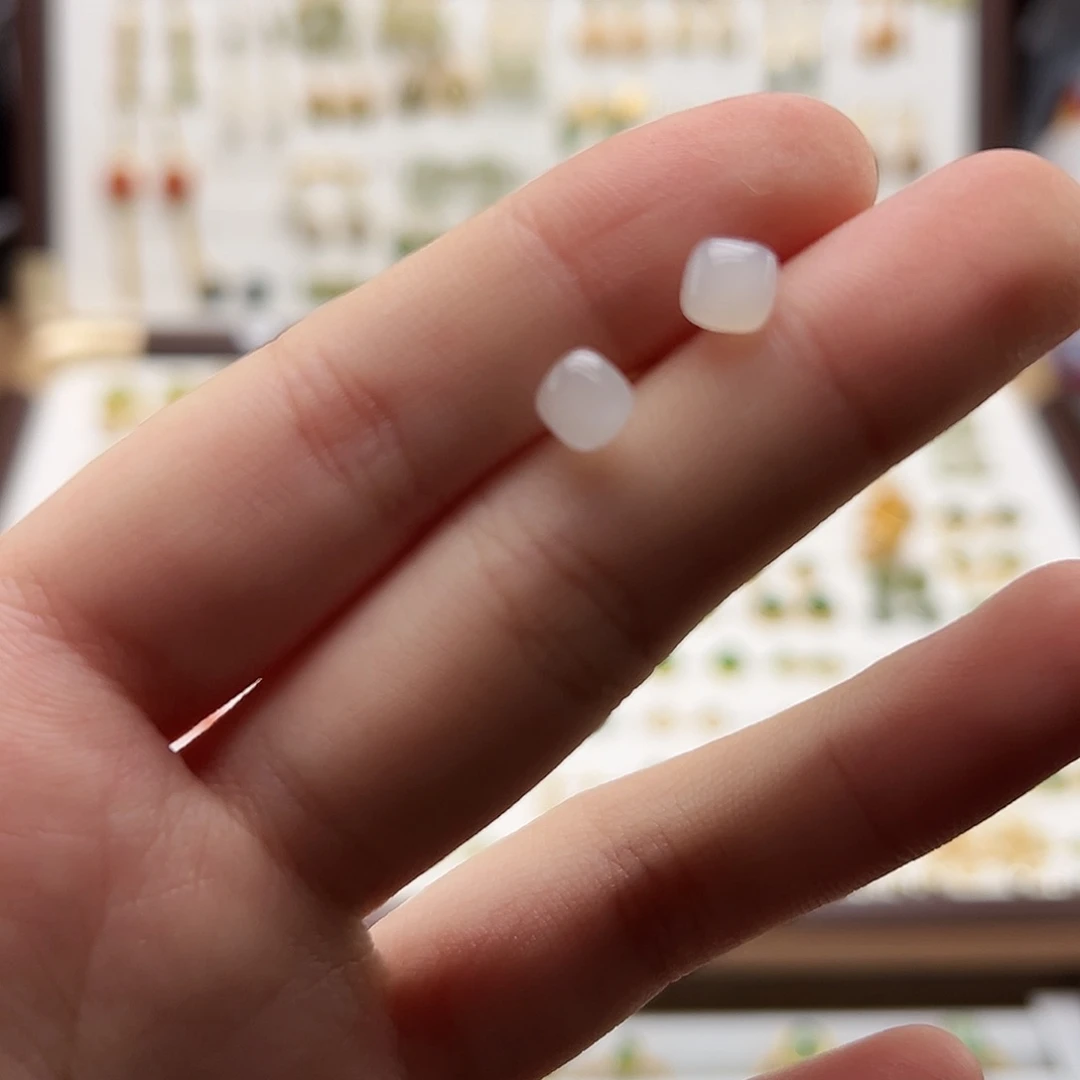 银S925镀金镶嵌和田玉耳饰