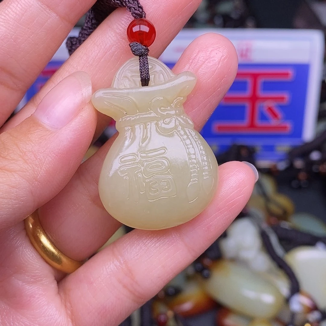 颈饰未镶嵌和田玉