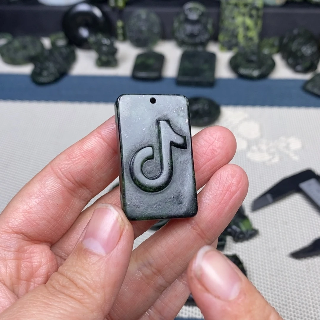 蛇纹石玉未镶嵌颈饰微瑕福利