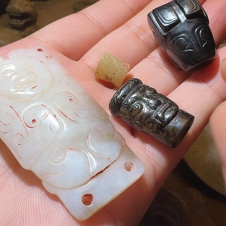 闻***省和田玉（糖玉）未镶嵌颈饰