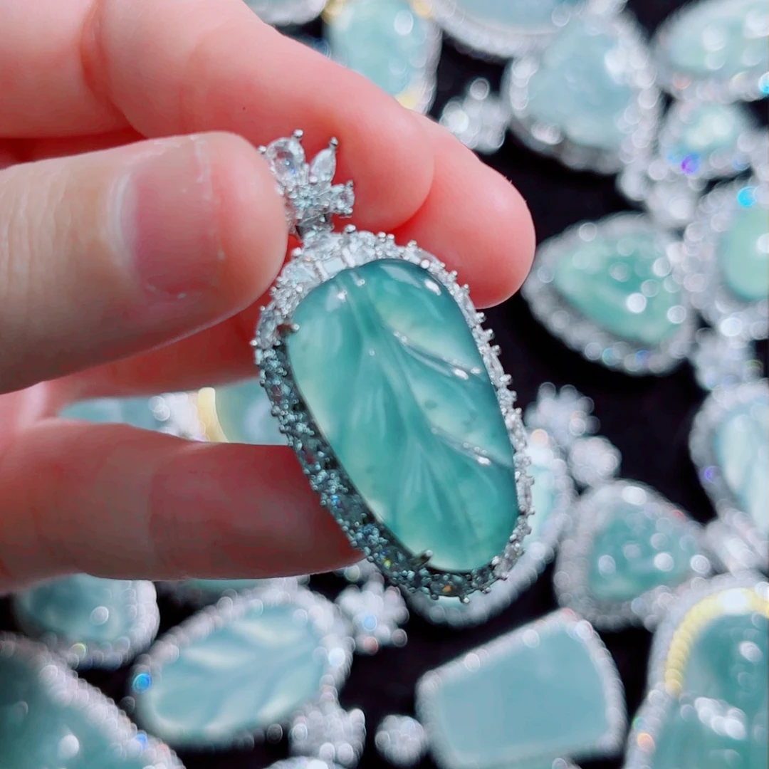 翡翠颈饰未镶嵌叶子