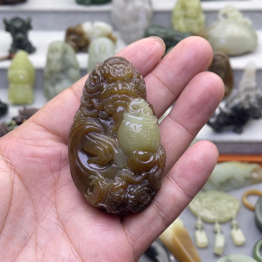 烽***版和田玉未镶嵌颈饰