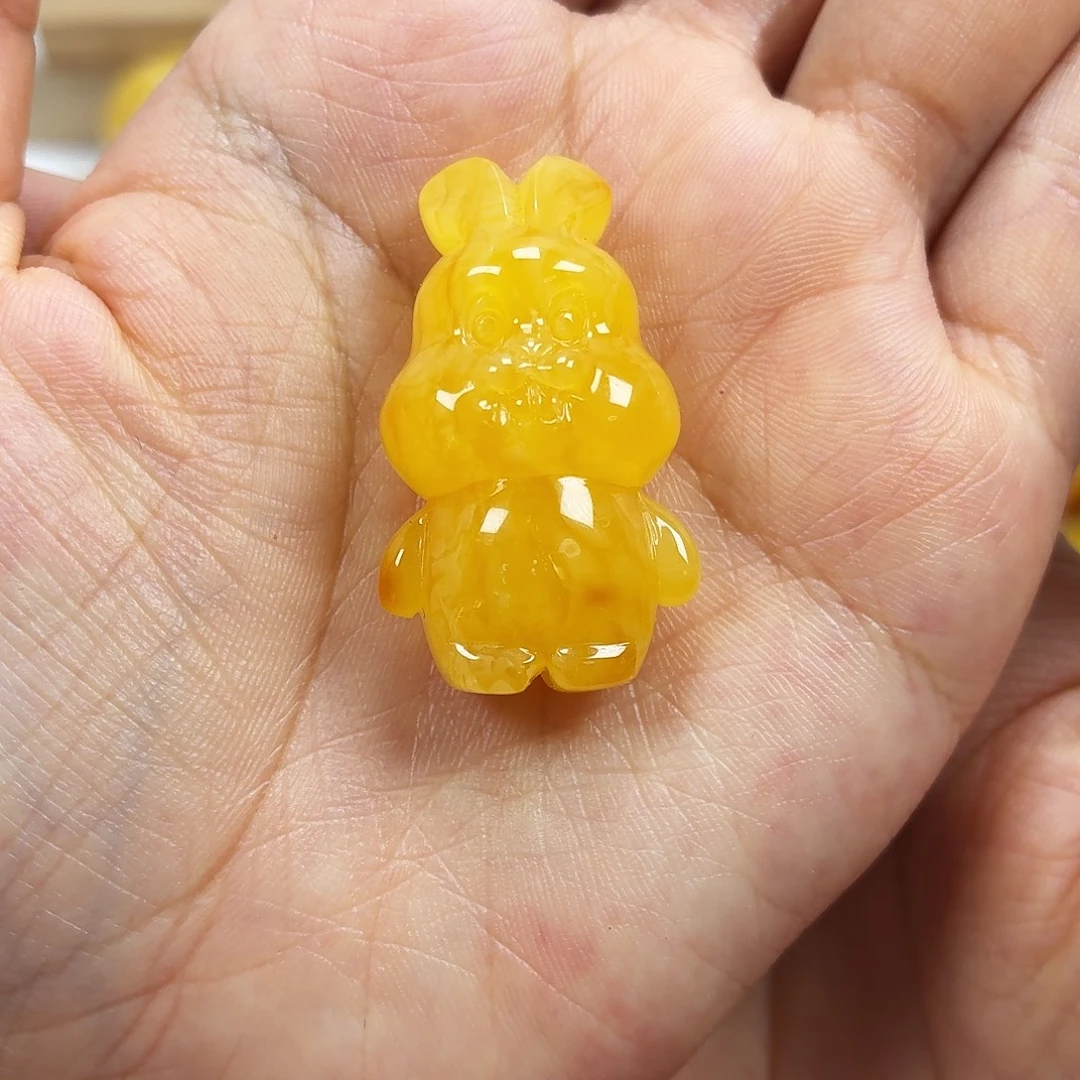 蜜蜡未镶嵌颈饰焦皮浓蜡妖花兔子