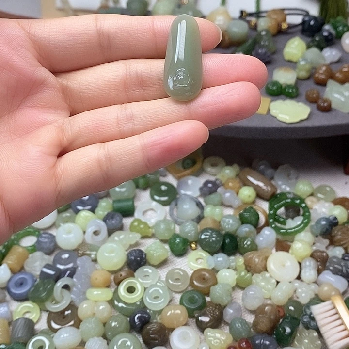 未镶嵌和田玉挂件莲花