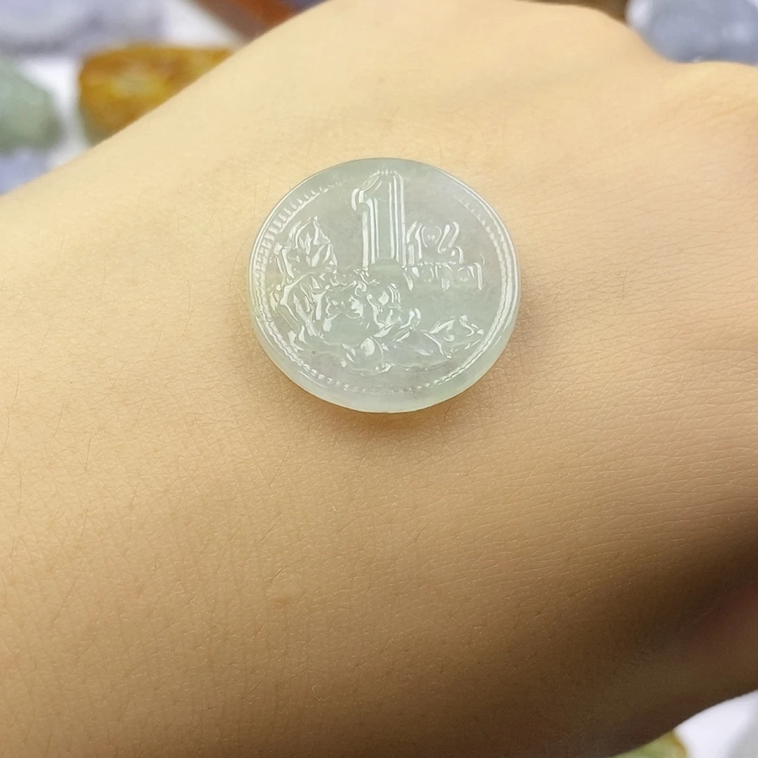 翡翠未镶嵌颈饰钱币