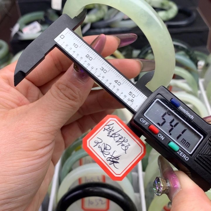 蛇纹石玉手镯未镶嵌1046