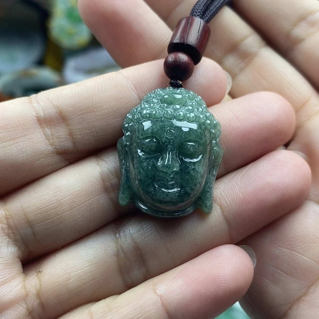 翡翠未镶嵌颈饰牌子