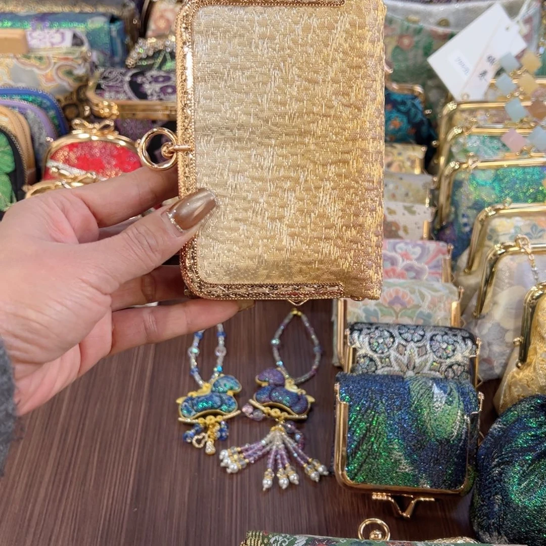 月***儿蚕丝福利手机卡包