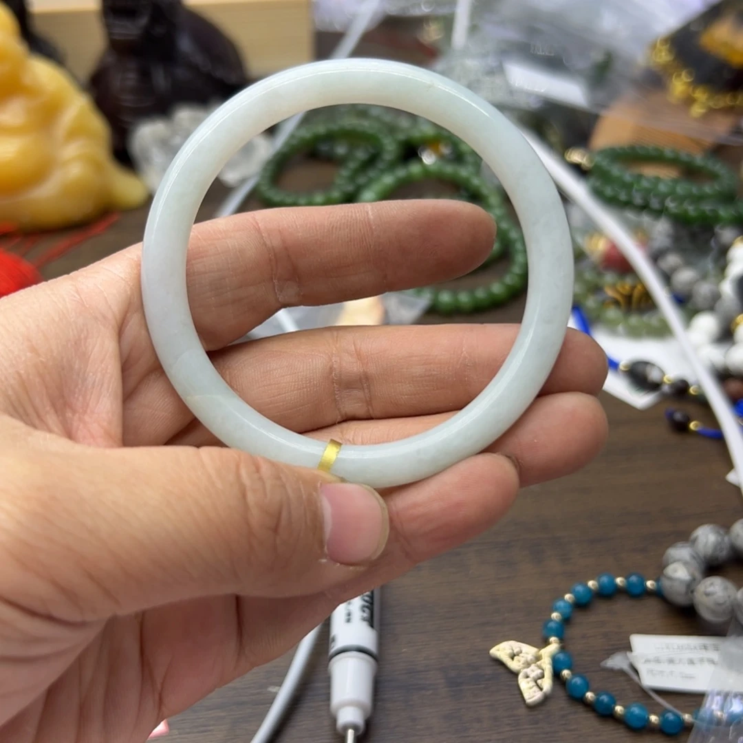 翡翠未镶嵌手镯57.5圈围69瑕