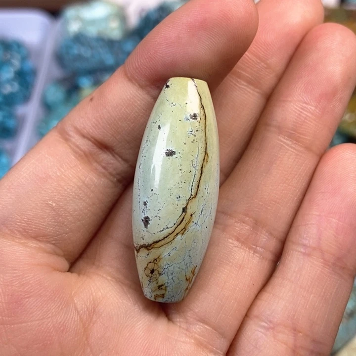 绿松石未镶嵌颈饰