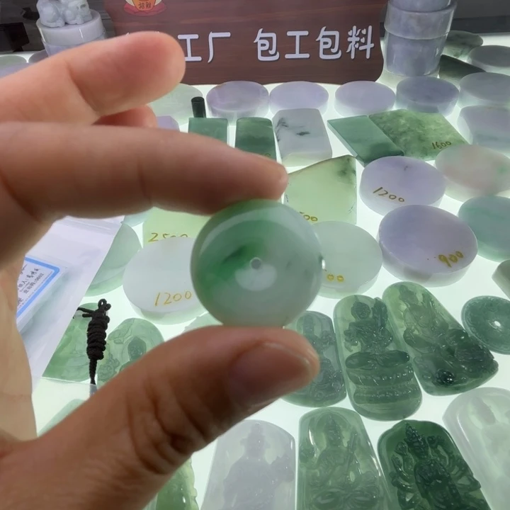 翡翠吊坠(不含链)未镶嵌