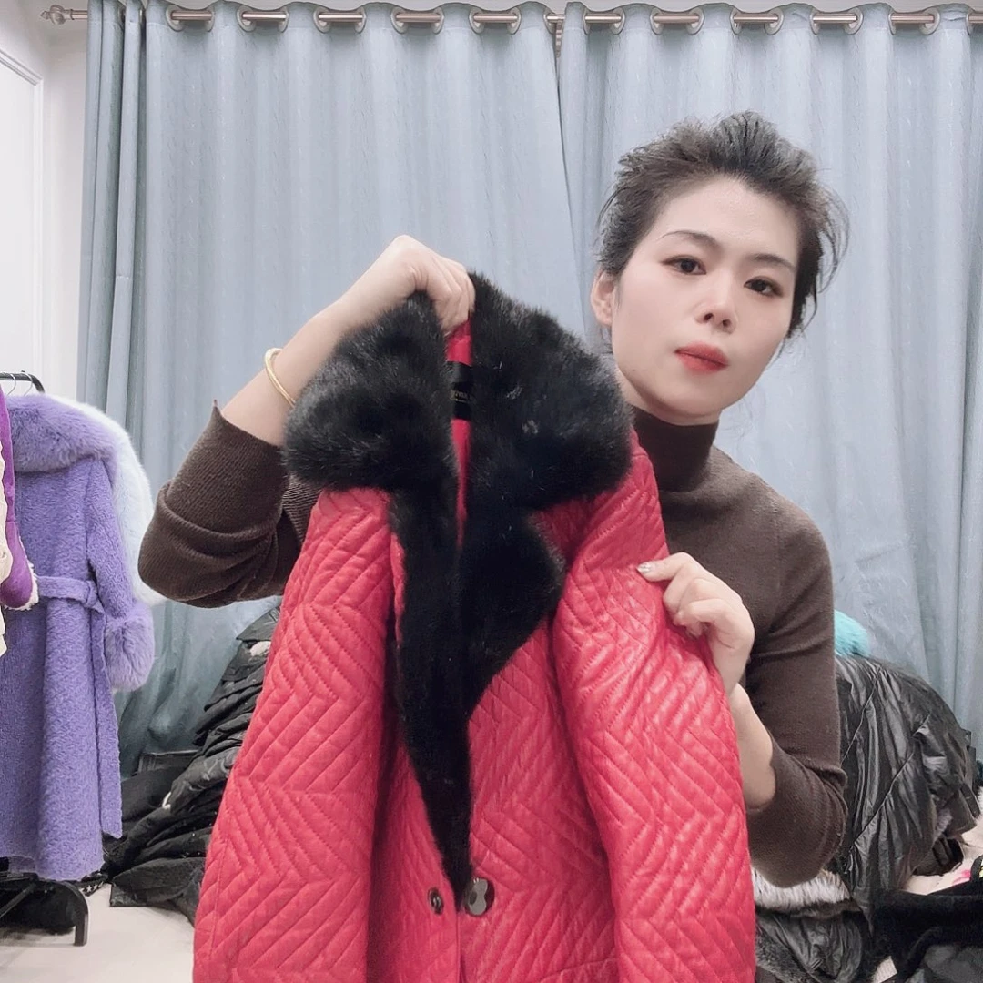 皮草大衣搭配白色