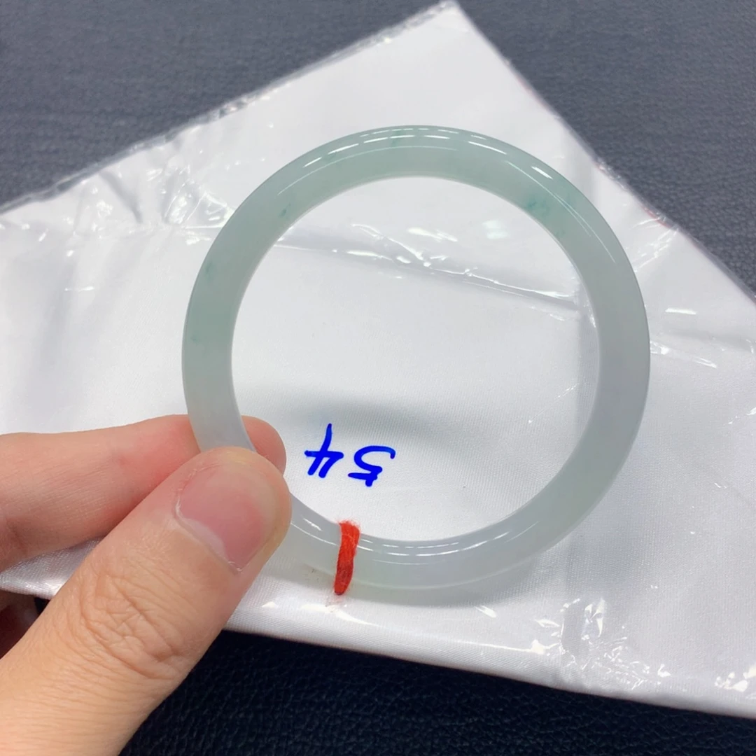 翡翠手镯未镶嵌翡翠