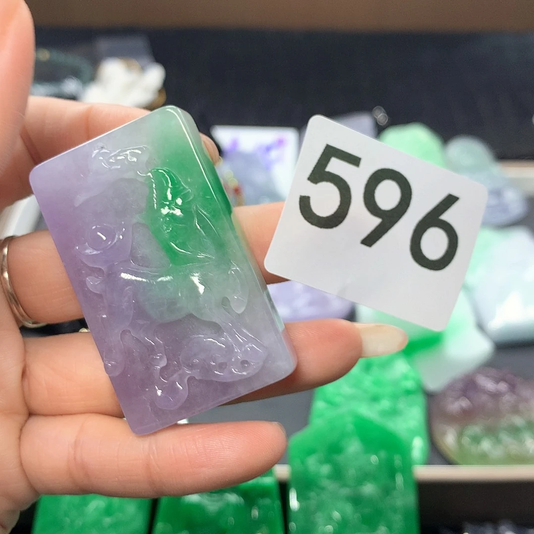 翡翠颈饰未镶嵌你