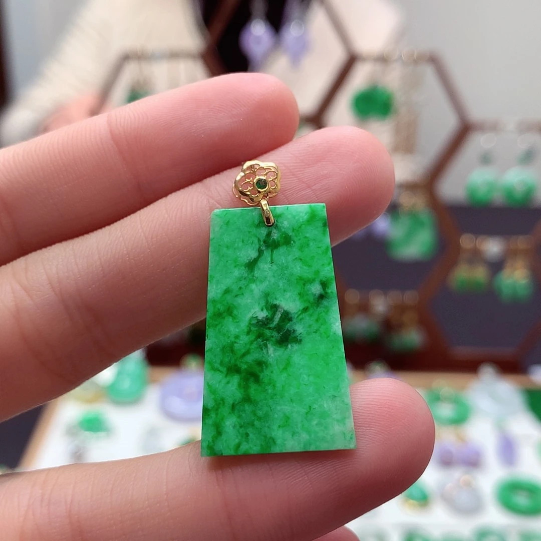 翡翠颈饰18K金镶嵌天然翡翠