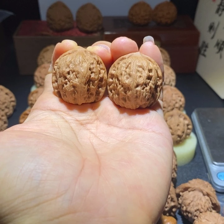 文玩核桃吊坠野狼34+