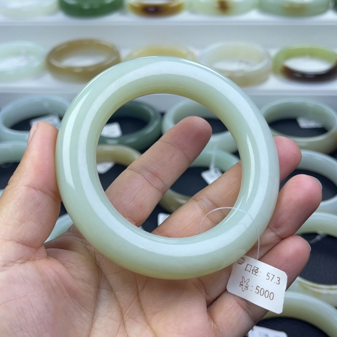 和田玉未镶嵌手镯