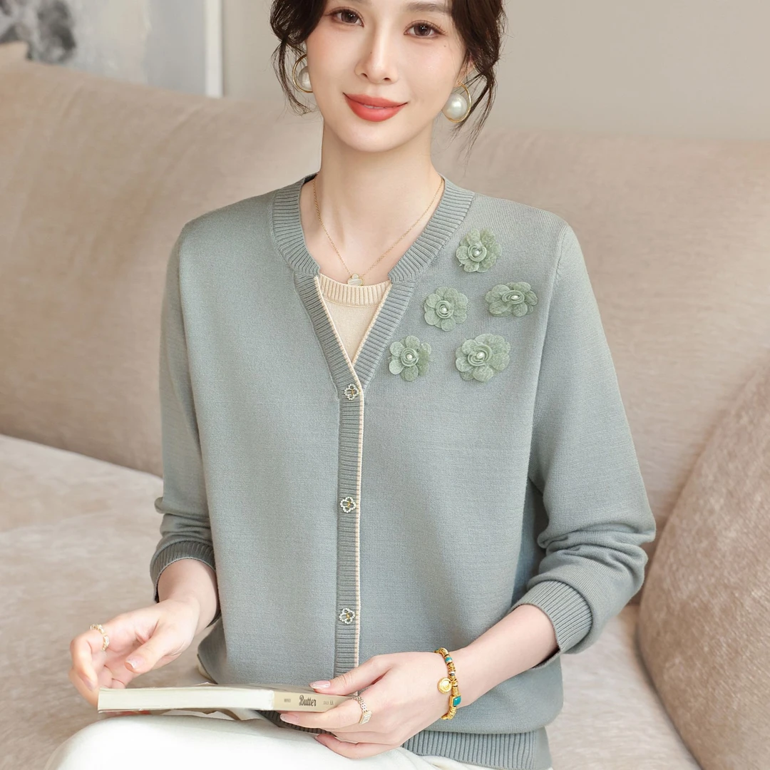 妈妈秋装洋气针织衫2025新款上衣中老年女秋冬打底衫宽松内搭毛衣