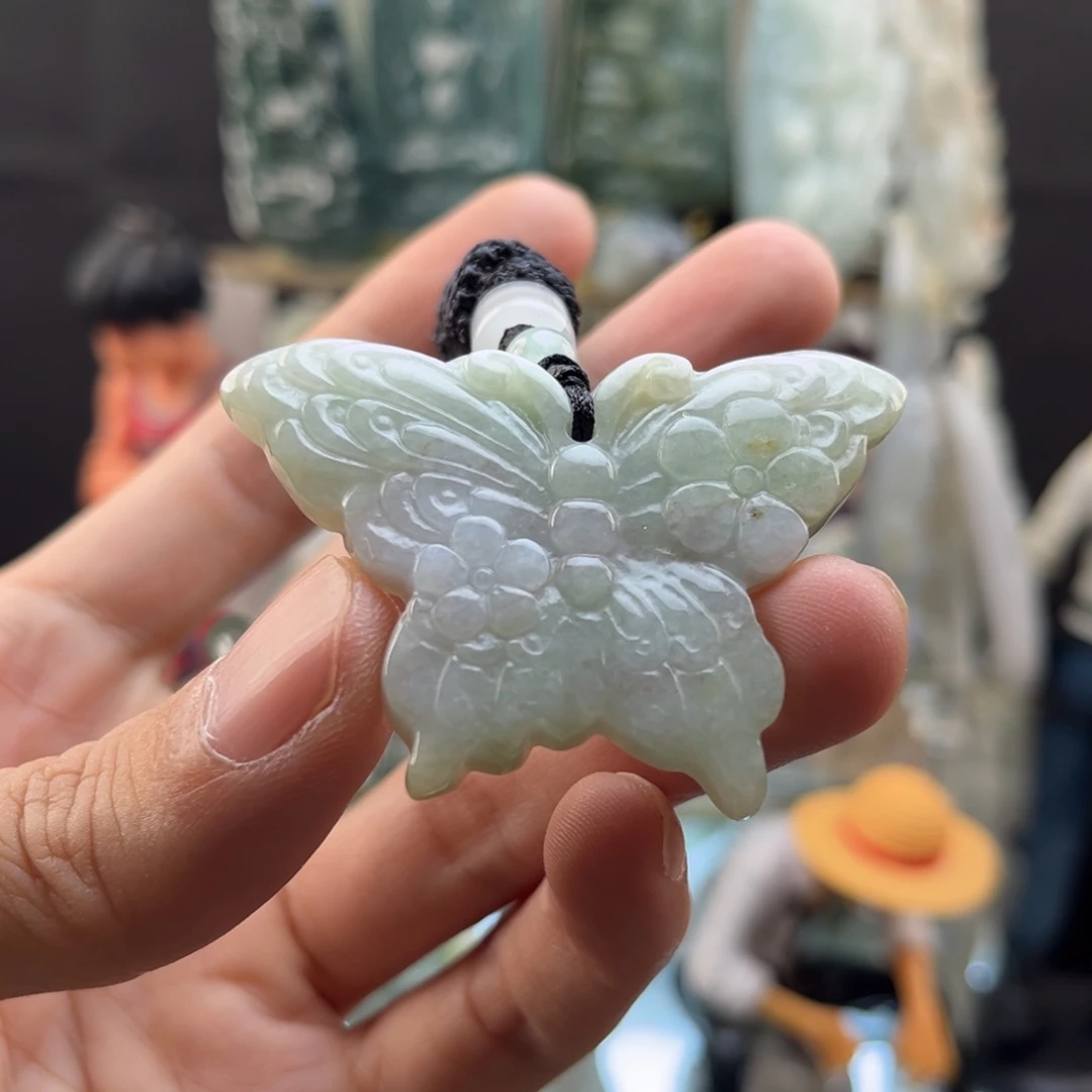 颈饰未镶嵌翡翠蝴蝶
