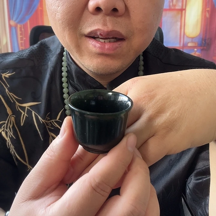 和田玉未镶嵌把件茶杯