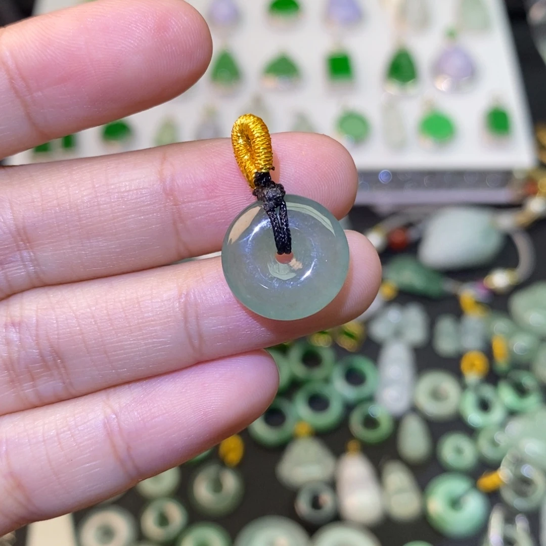 翡翠未镶嵌颈饰有纹裂