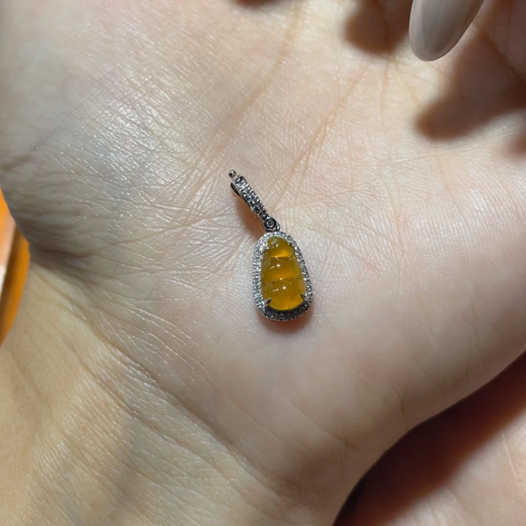 【闪购商品】颈饰18K金镶嵌翡翠