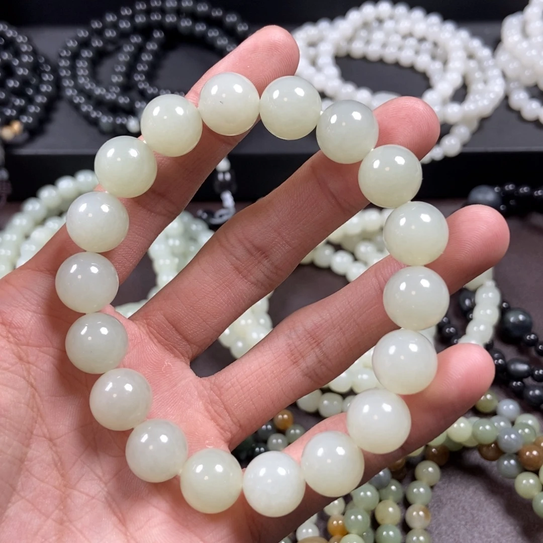 拉***多和田玉未镶嵌把件