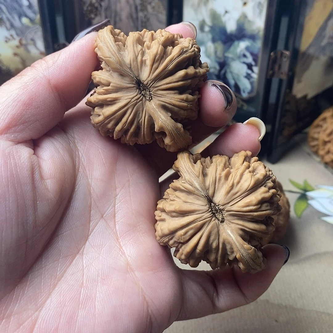 ****吊坠文玩核桃全品的大楼子