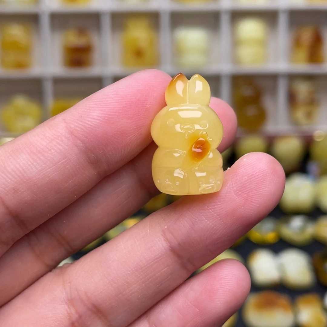 琥珀颈饰未镶嵌兔子