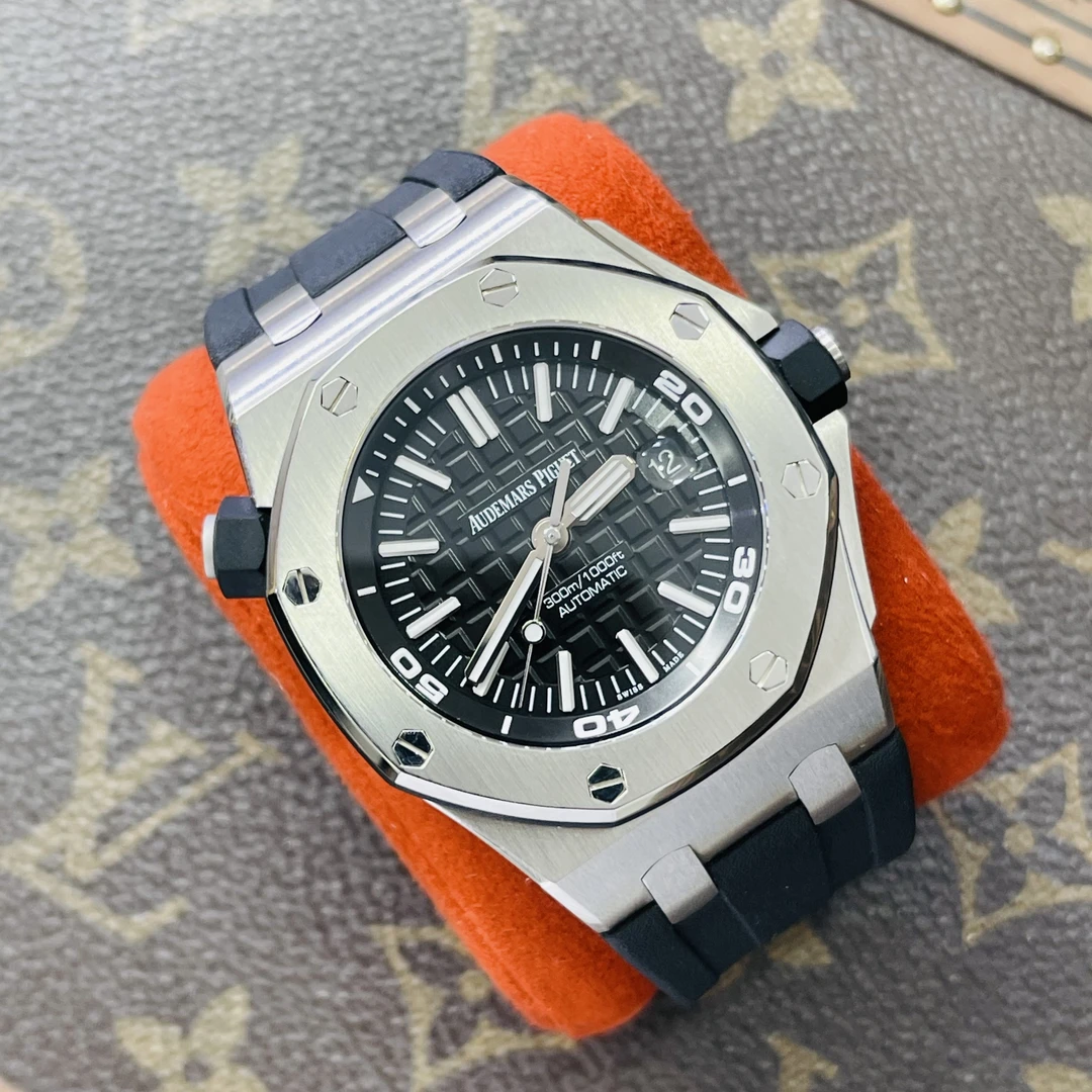 99新 AIPE/爱彼 15710/42mm/自动机械单表