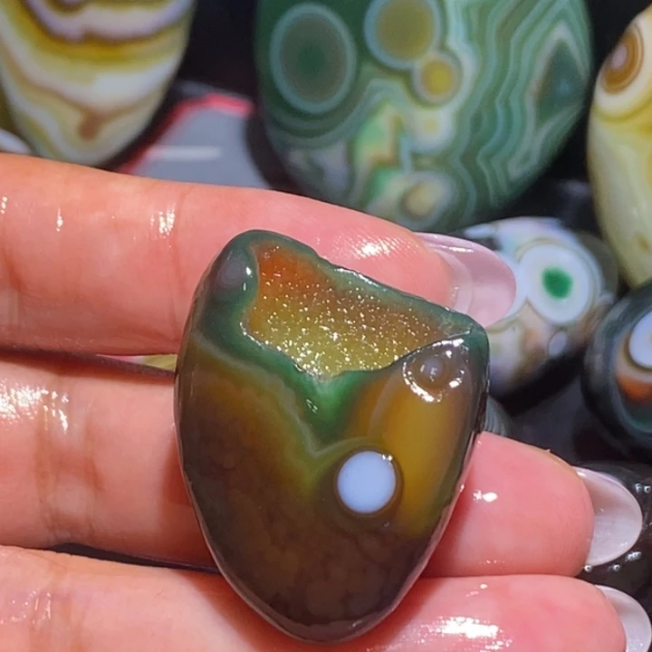 玛瑙/玉髓未镶嵌珠宝奇石25