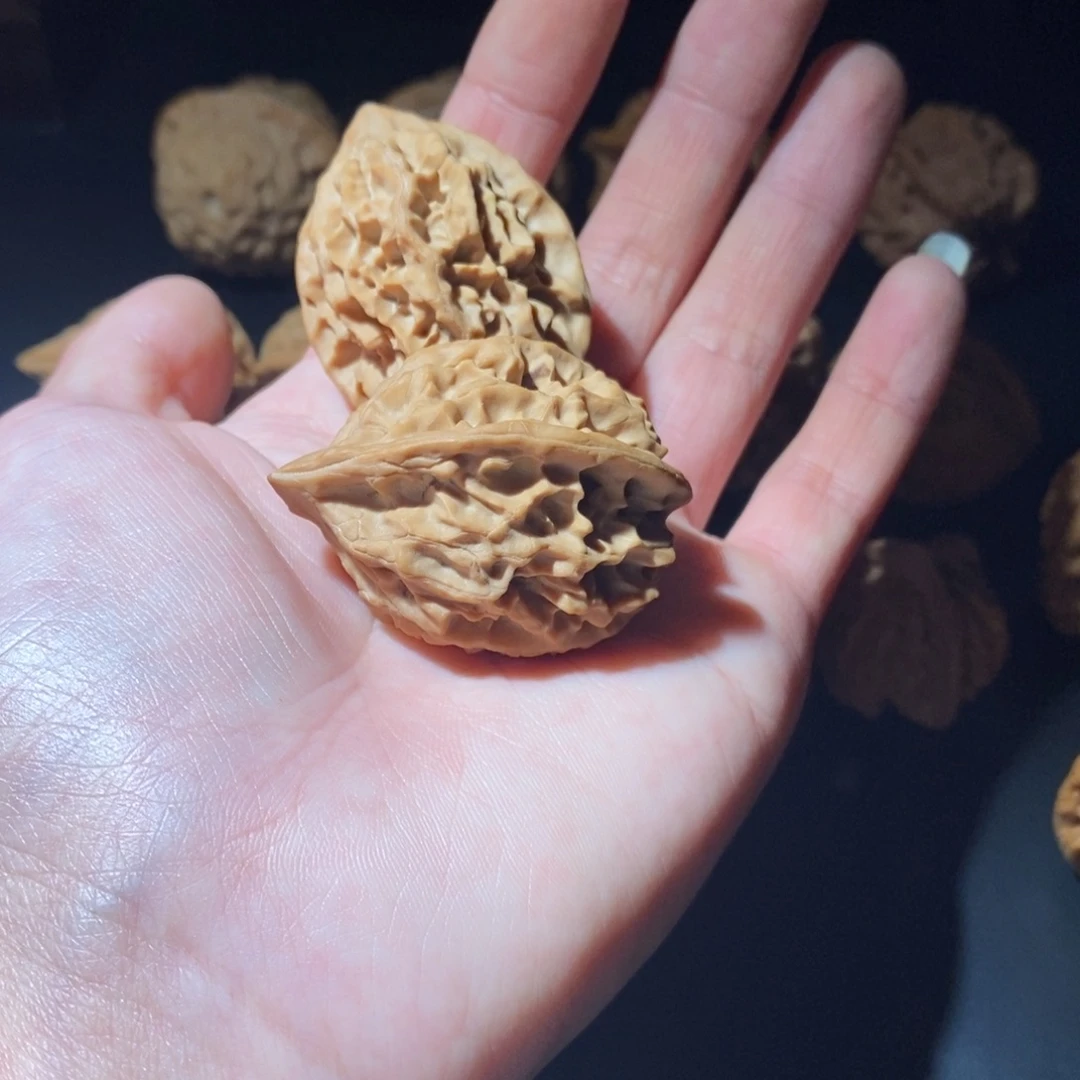 小***骨文玩核桃吊坠门头沟鸡心