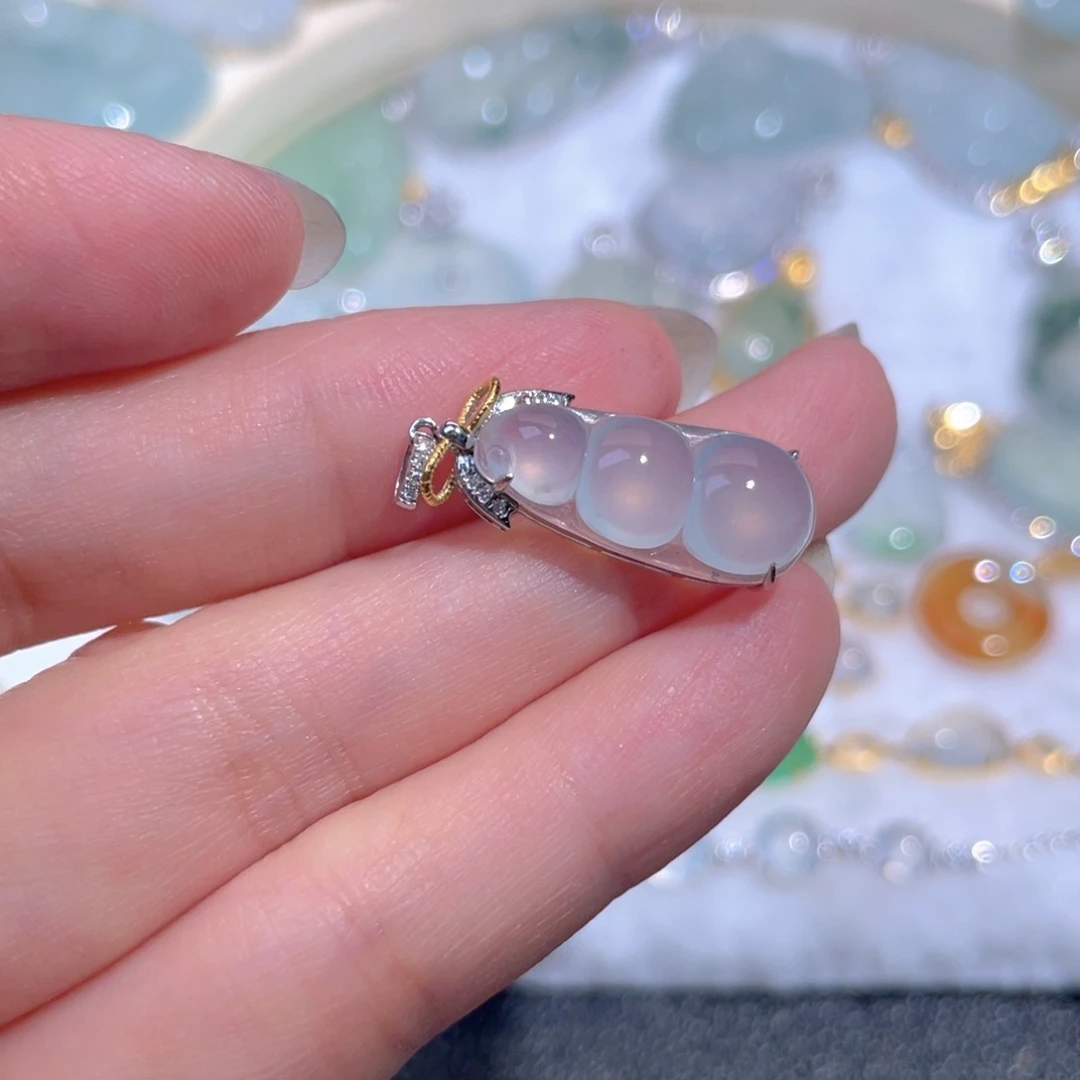 翡翠18K金镶嵌颈饰翡翠