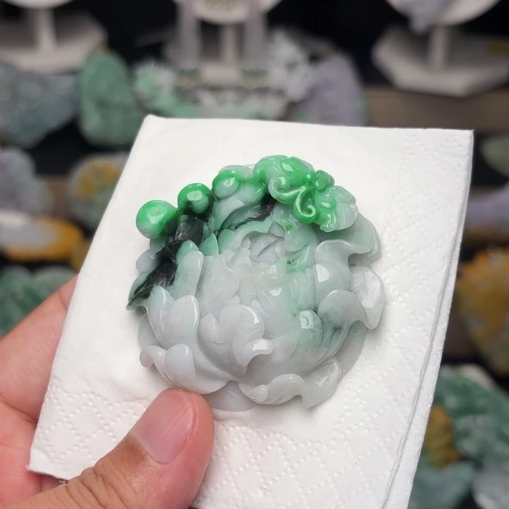 翡翠未镶嵌颈饰吊坠